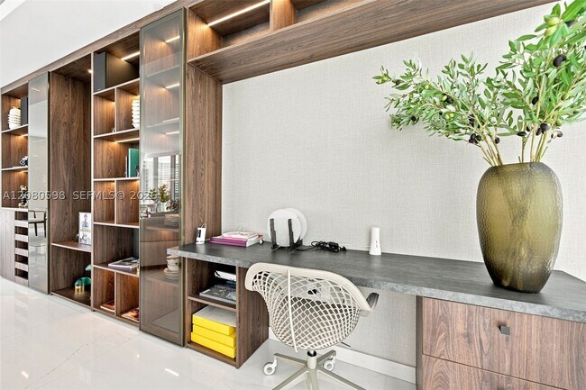 Foto del edificio - 300 Biscayne Blvd