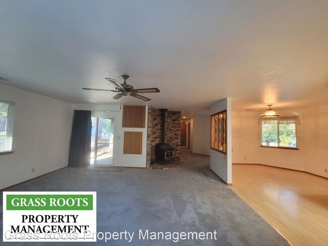 Foto del edificio - 3 br, 2 bath House - 11751 Upper Circle Dr