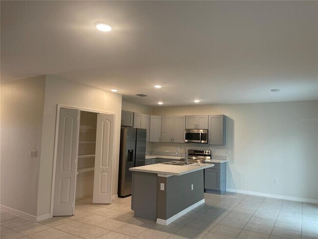 Building Photo - 104 Zinnia Ln