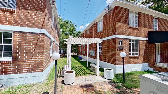 Foto del edificio - 2853 College St