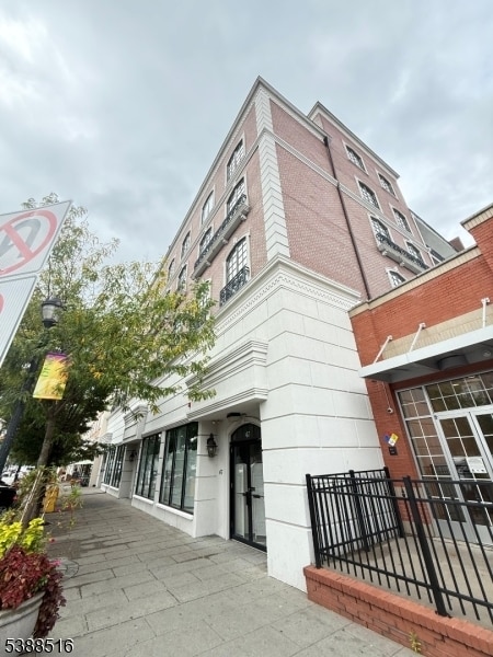 Foto del edificio - 53 W Palisade Ave