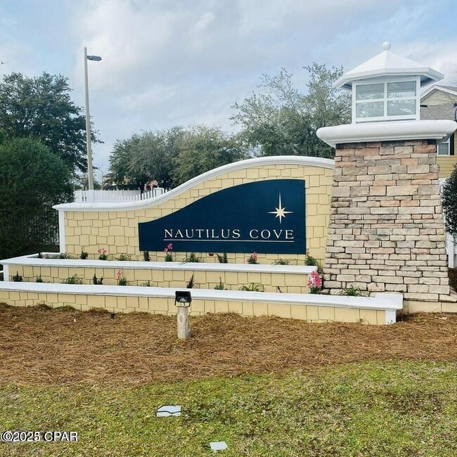 Foto del edificio - 504 Lighthouse Rd