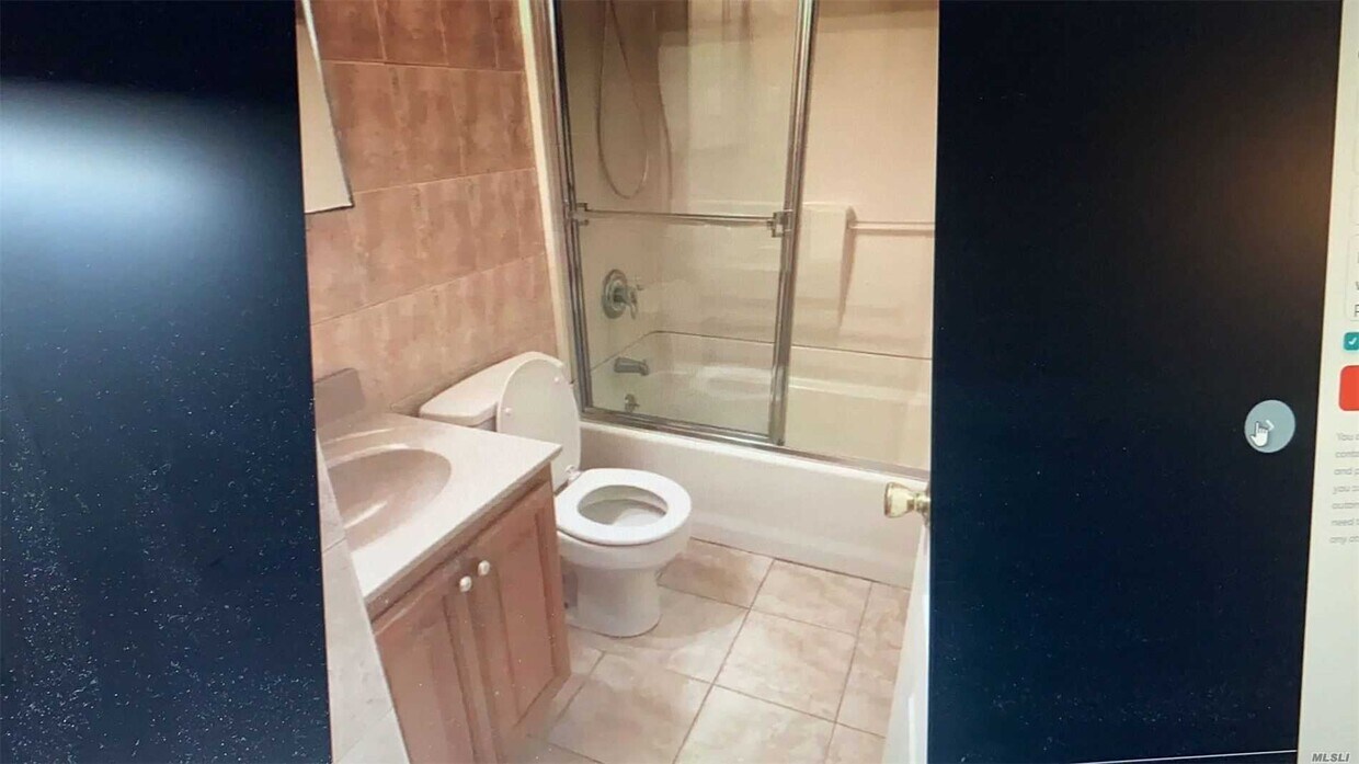 Building Photo - 142-39 38th Ave