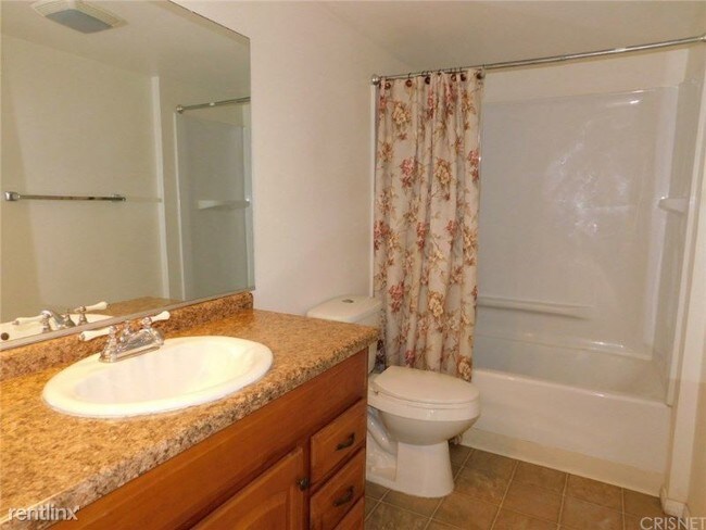 Building Photo - 2 br, 1 bath House - 260 Thompson Ave