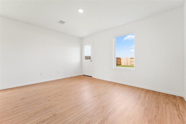 Building Photo - 18506 Tre Croci Dr