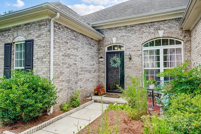 Building Photo - 107 Shephard Hill Dr