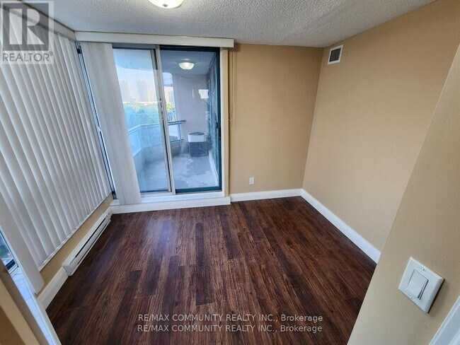 Photo du bâtiment - 4727 Sheppard Ave E