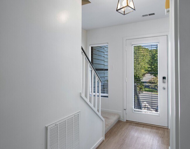 Building Photo - 9921 Groundhog Dr