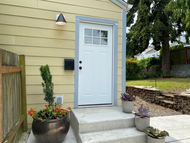 Foto del edificio - 4001 34th Ave SW