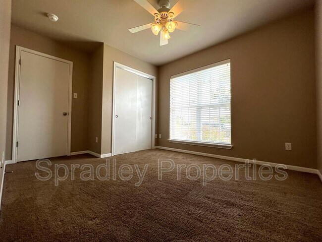 Building Photo - 1112 Roanoke Dr