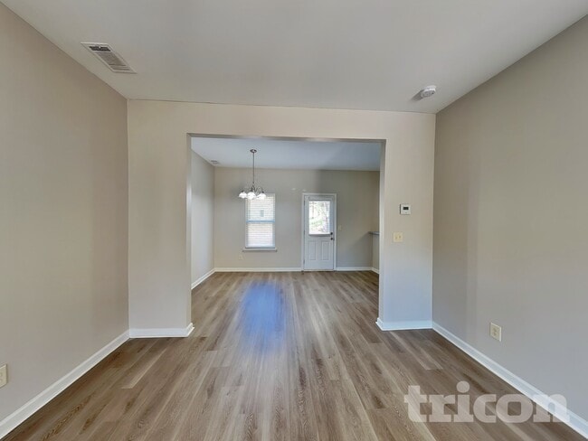 Building Photo - 17 Carriage Hls Dr SE