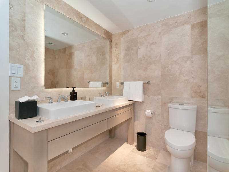 Primary Photo - 2399 Collins Ave