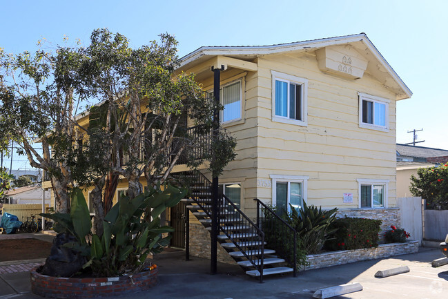 Building Photo - Ingraham - La Playa Point LP