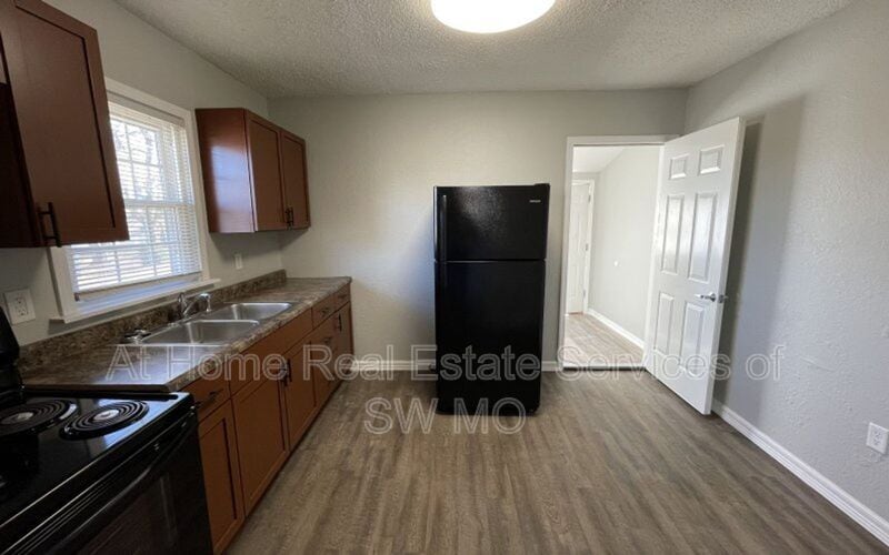 Foto del edificio - 2000 W College St