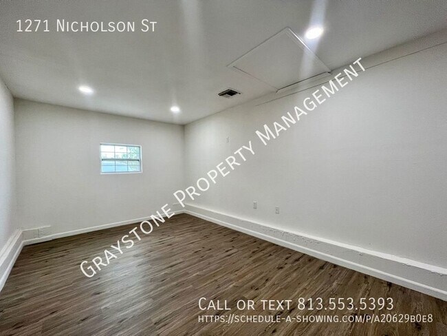Building Photo - Beautiful  studio efficiency in Clearwater...