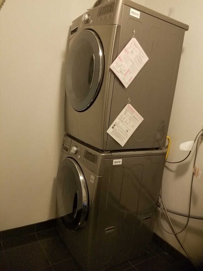 Foto del edificio - 40930 Westfield Cir