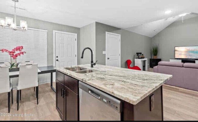 Foto del edificio - 6712 Woods Mill Dr