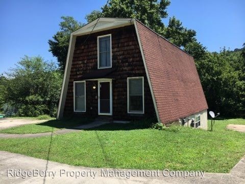 Primary Photo - 5 br, 2.5 bath House - 557 Reeceburg Rd