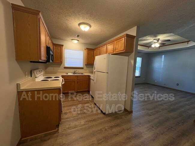 Building Photo - 1053 S Colgate Ave