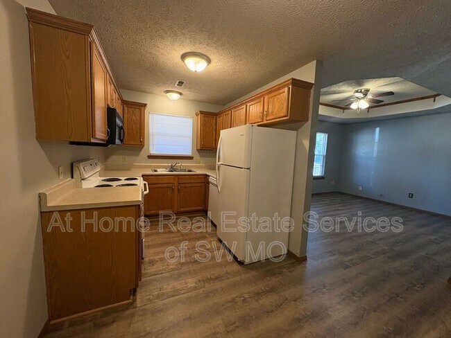 Foto del edificio - 1053 S Colgate Ave