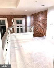 Building Photo - 171 E Davis St