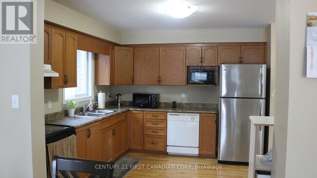 Photo du bâtiment - 995 Oakcrossing Rd