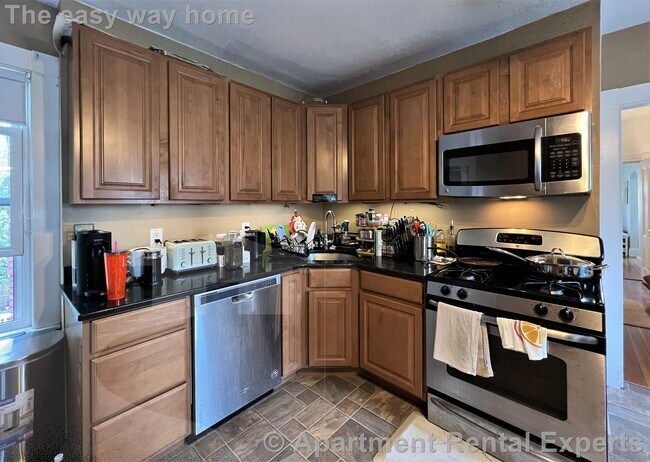 Building Photo - Porter Sq / Alewife 3 Bedroom, 2 Baths, Hu...