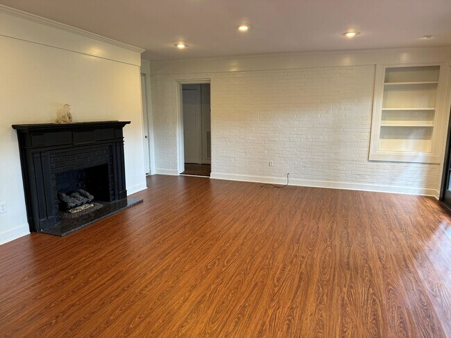 Foto del edificio - Beautiful Mid-town home 2br/2ba, newly ren...
