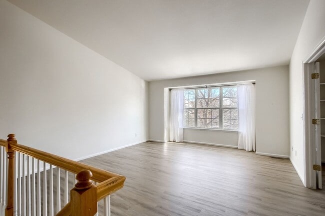 Building Photo - Three Bedroom Townhouse in Denver