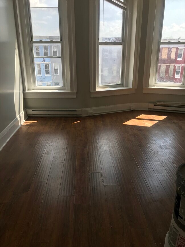 Building Photo - 2020 W North Ave
