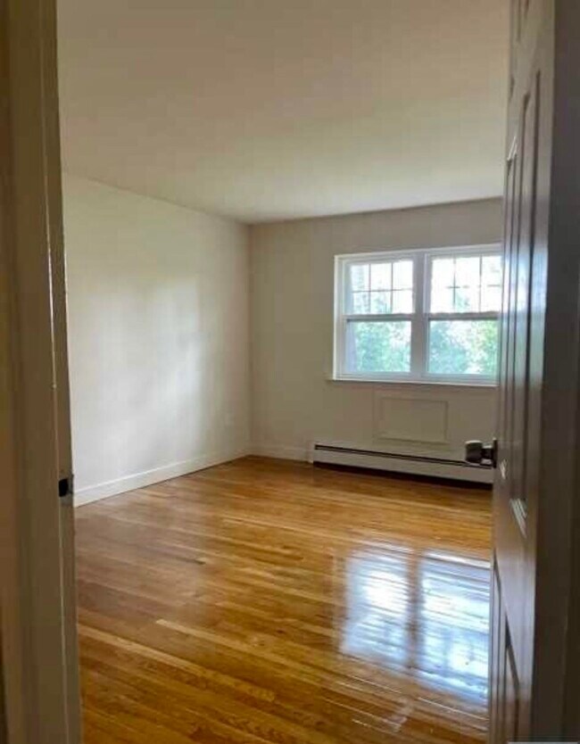 Foto del edificio - 220 Meadow Ln