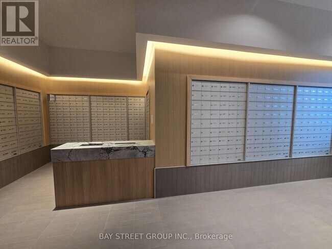 Photo du bâtiment - 395 Square One Dr