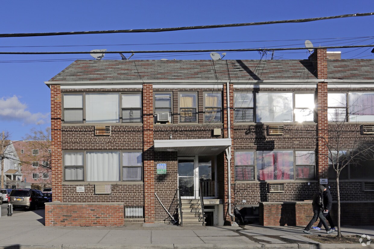 90-09 169th de st - 9003-90-09 169th St