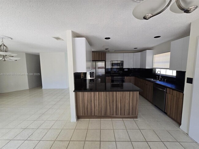 Foto del edificio - 8332 NW 195th Ter