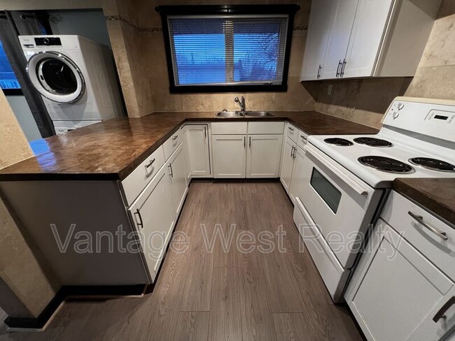 Building Photo - 1292-1292 Lawrence Ave