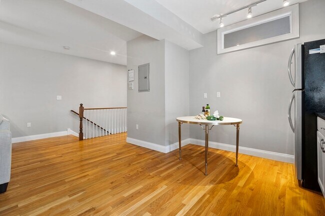 Foto del edificio - 734 E 6th St