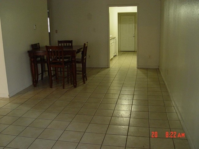 Building Photo - 6816 W Fuqua Dr