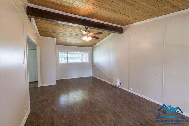 Building Photo - For Rent - 3 Bed/ 2 Bath