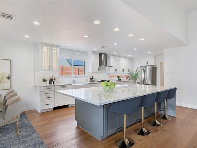 Foto del edificio - 611 Kingfisher Creek Dr