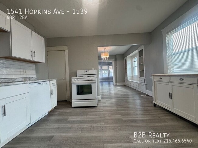 Building Photo - 1541 Hopkins Ave