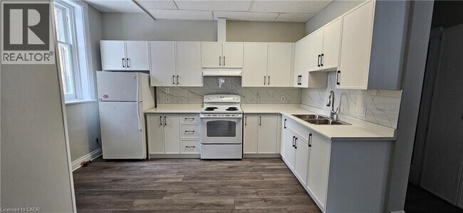 Photo du bâtiment - 130 Brown St