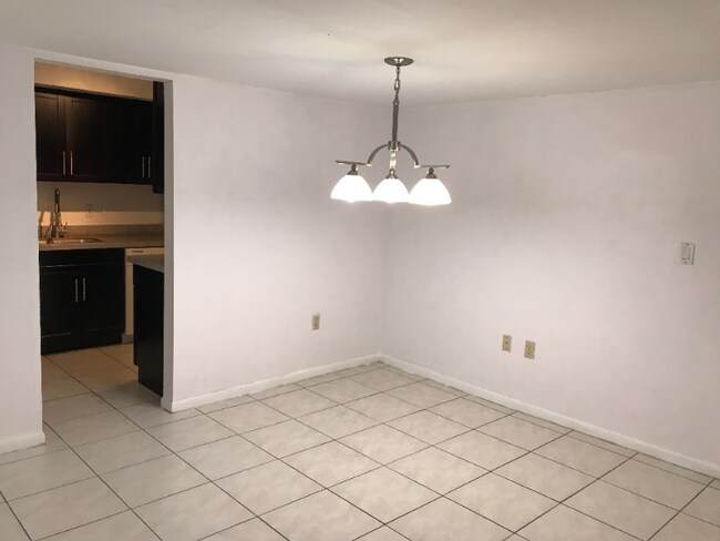 Foto del edificio - 6904 N Kendall Dr