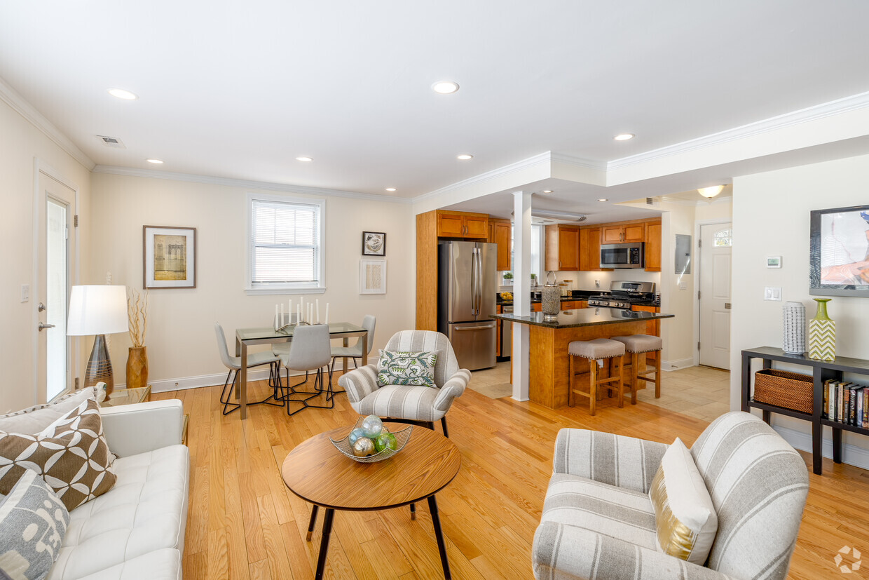 1BR, 1BA - 827SF - Living Room & Kitchen - 20 Thornton Rd (Chestnut Hill, MA)