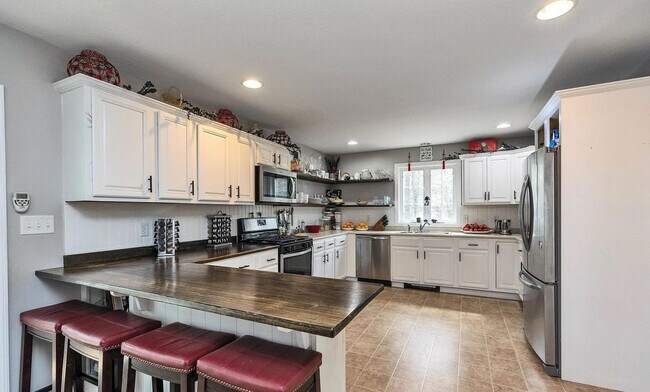 Building Photo - 5 Deer Run