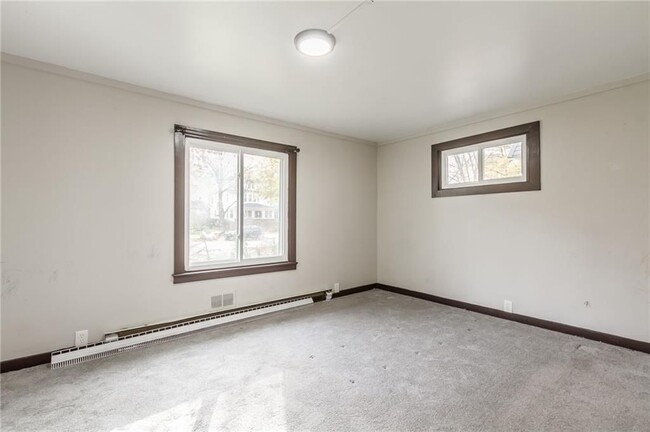 Building Photo - 316 Lake View Park