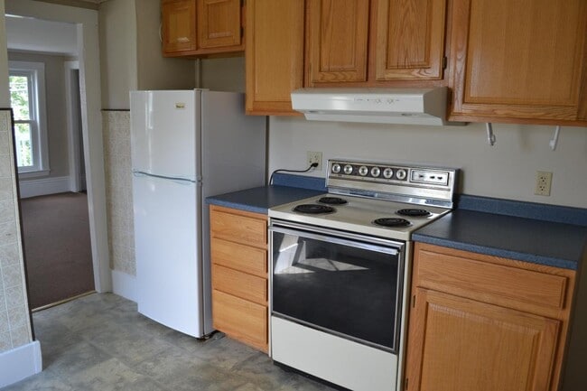 Building Photo - 129 Church St