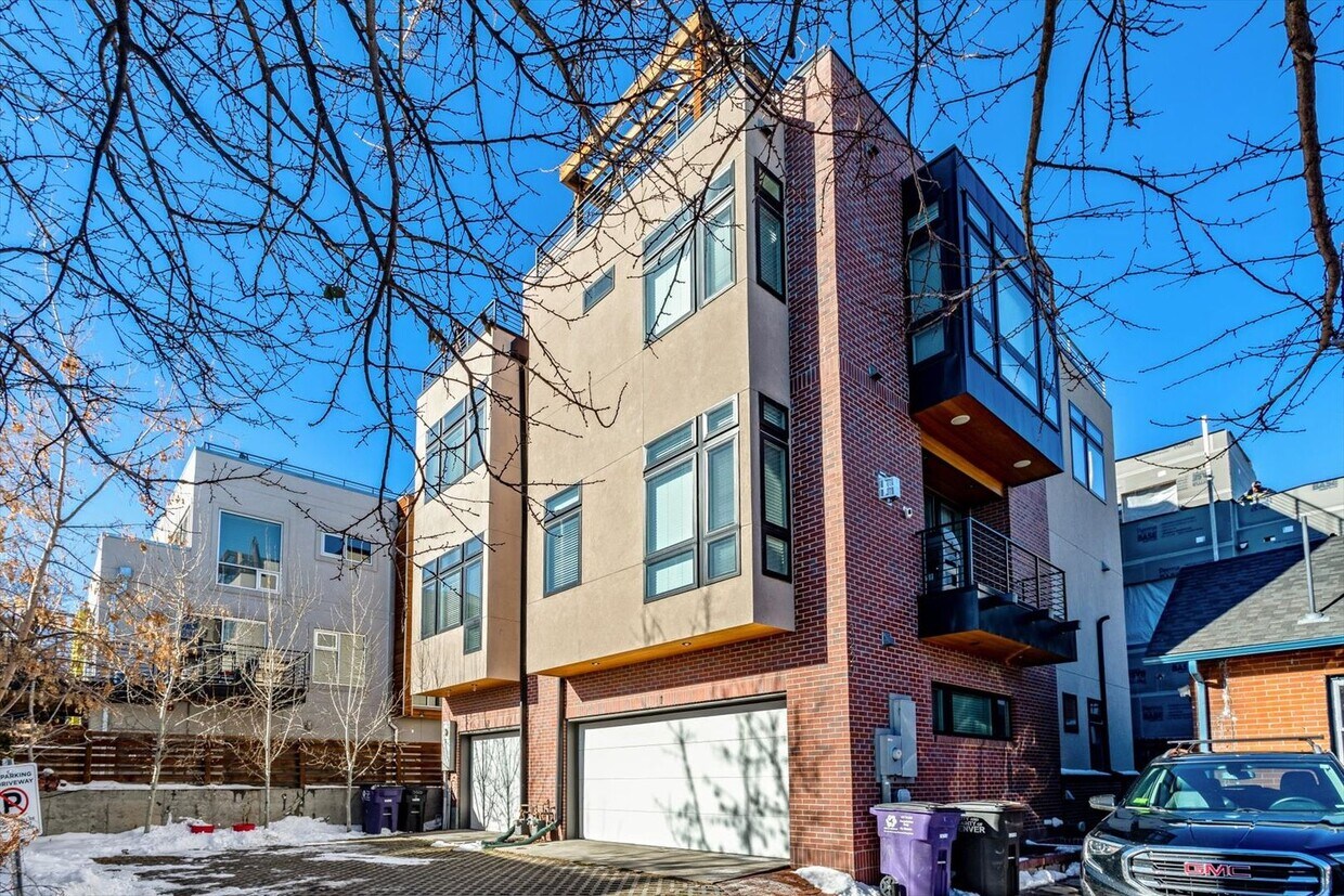 Foto principal - 4-Story Furnished 2BD, 2.5BA LoHi Townhome with Rooftop Deck