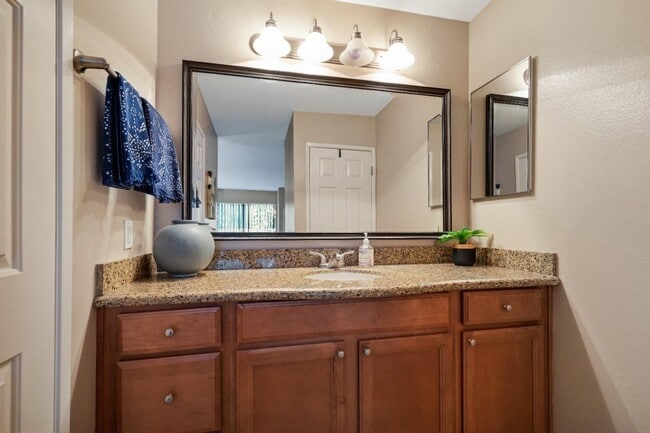 Building Photo - 539 Woodside Oaks