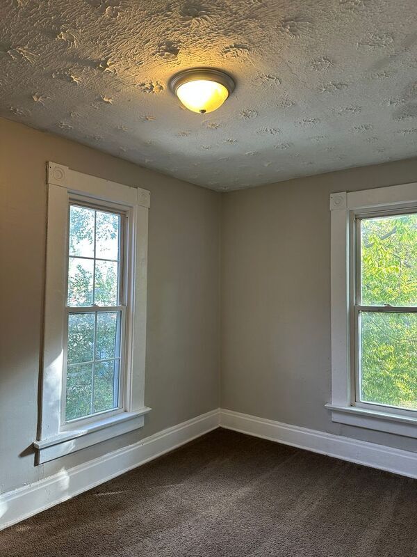 Foto del edificio - 896 Ellsworth Ave