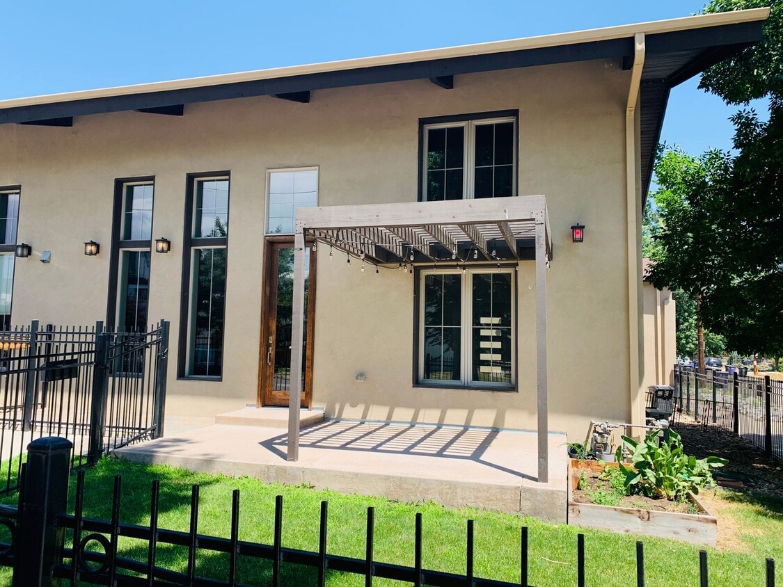 Stunning Luxury Home in Sunnyside - Stunning Luxury Home in Sunnyside